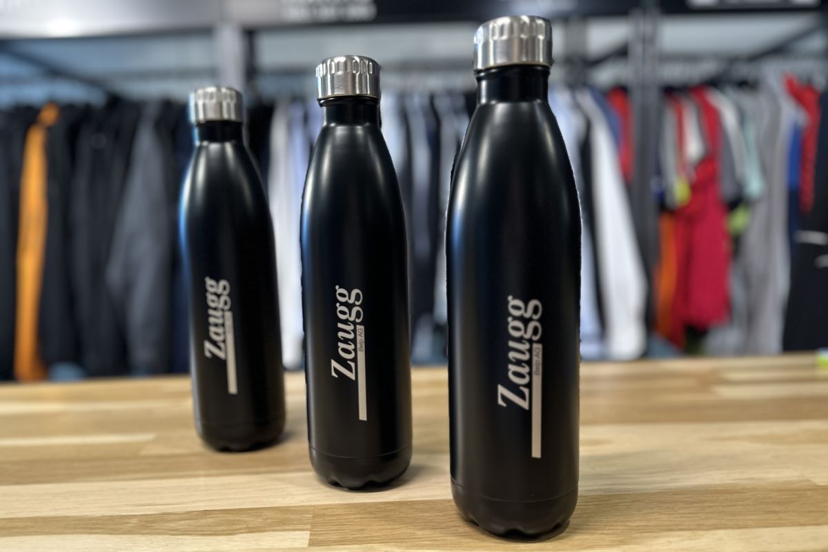 Trinkflasche Zaugg Recycling Referenzen SICHTBAR Beschriftung Belp